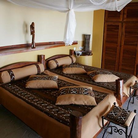 Royal Lodge Hotel Sine-Saloum Buitenkant foto